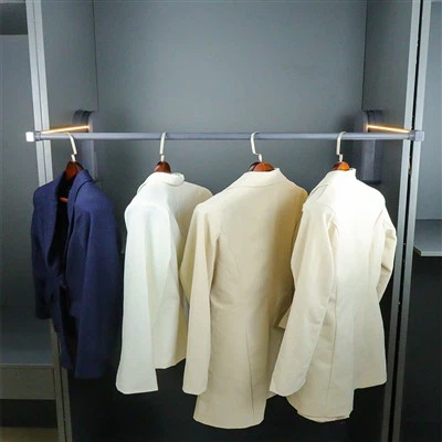 Armari d'interior amb vareta d'elevació